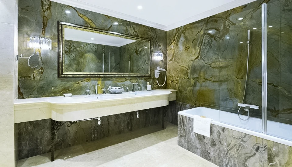 هتل آمباسادوری تفلیس